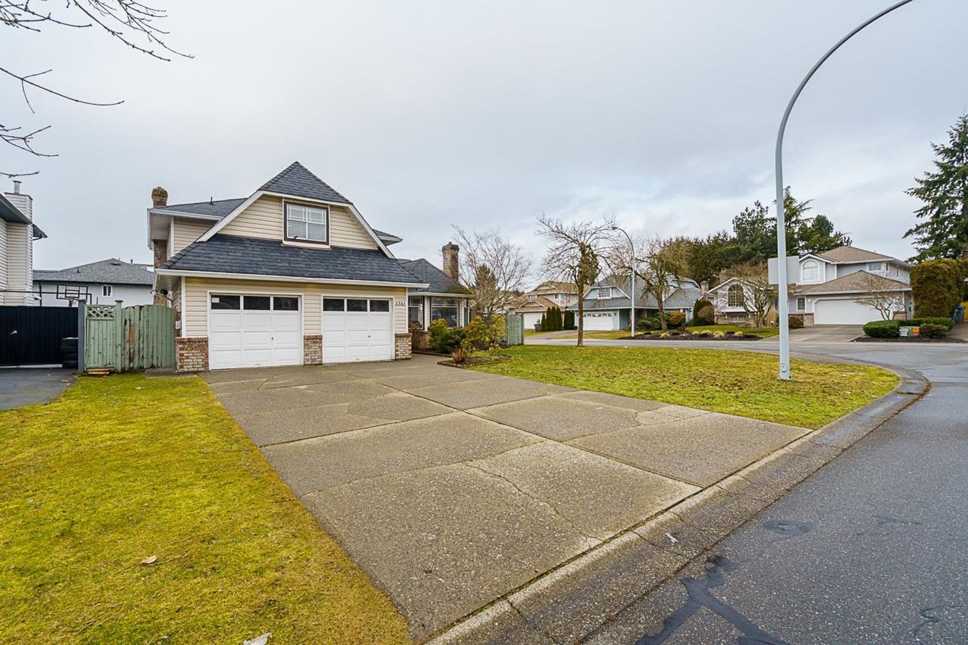 Photo 3 at 8941 143 Street, Bear Creek Green Timbers, Surrey Photo 3 at 8941 143 Street, Bear Creek Green Timbers, Surrey