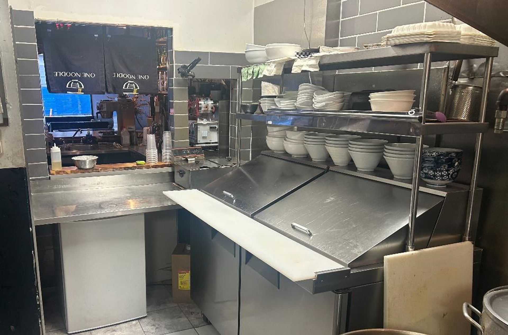 Photo 4 at 887 W Broadway, Fairview VW, Vancouver West Photo 4 at 887 W Broadway, Fairview VW, Vancouver West