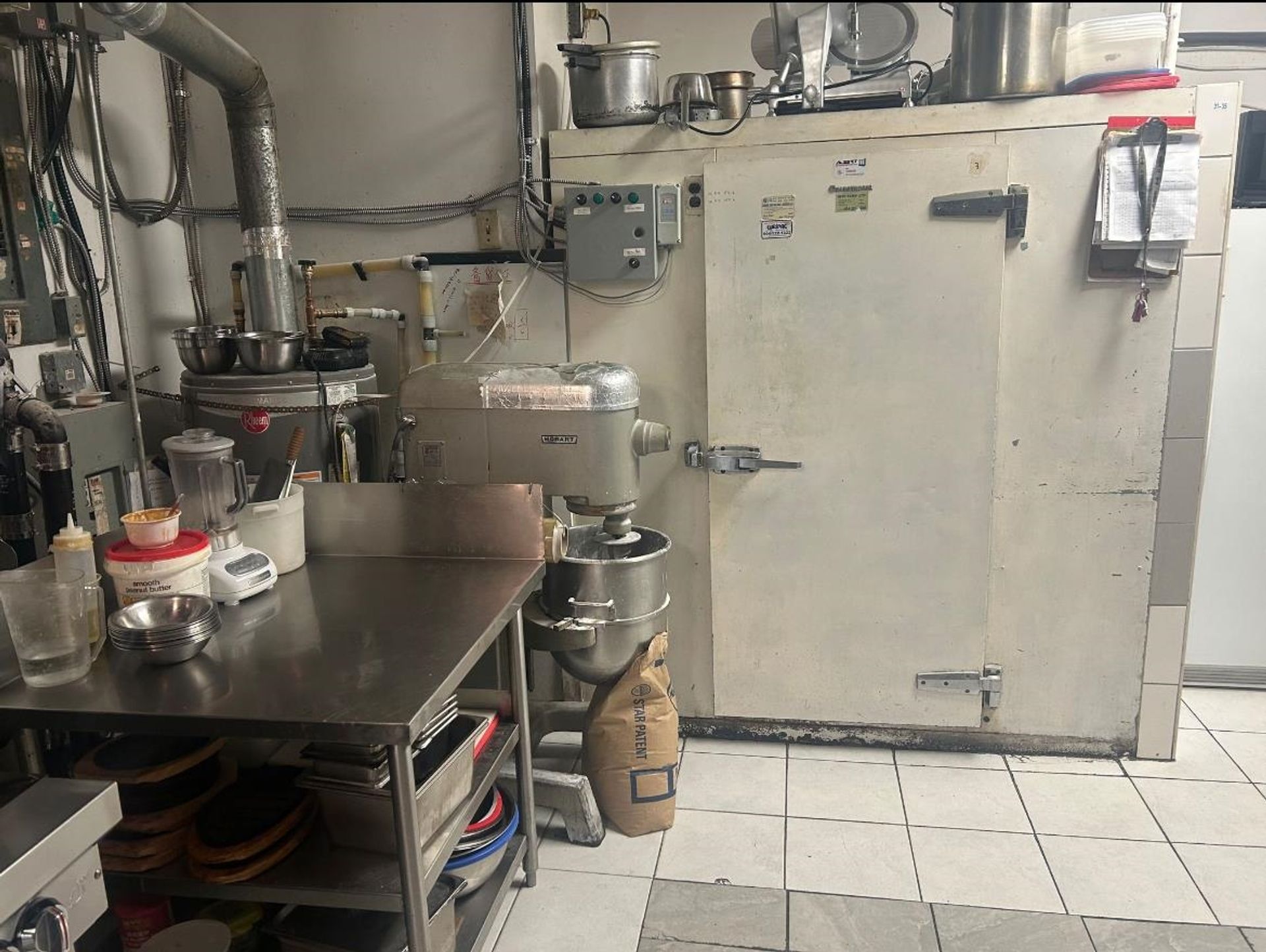 Photo 7 at 887 W Broadway, Fairview VW, Vancouver West Photo 7 at 887 W Broadway, Fairview VW, Vancouver West