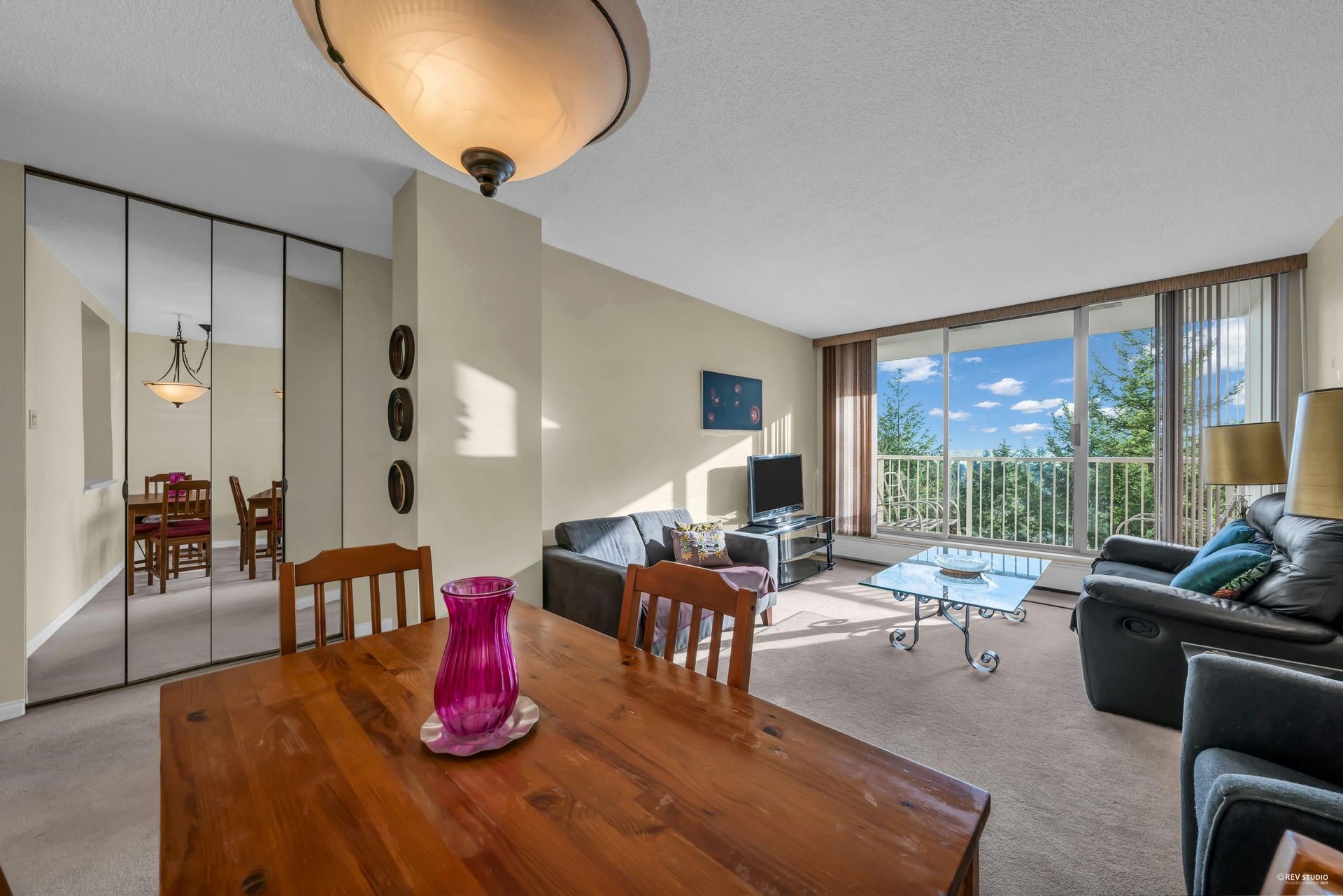1010 - 2004 Fullerton Avenue3
