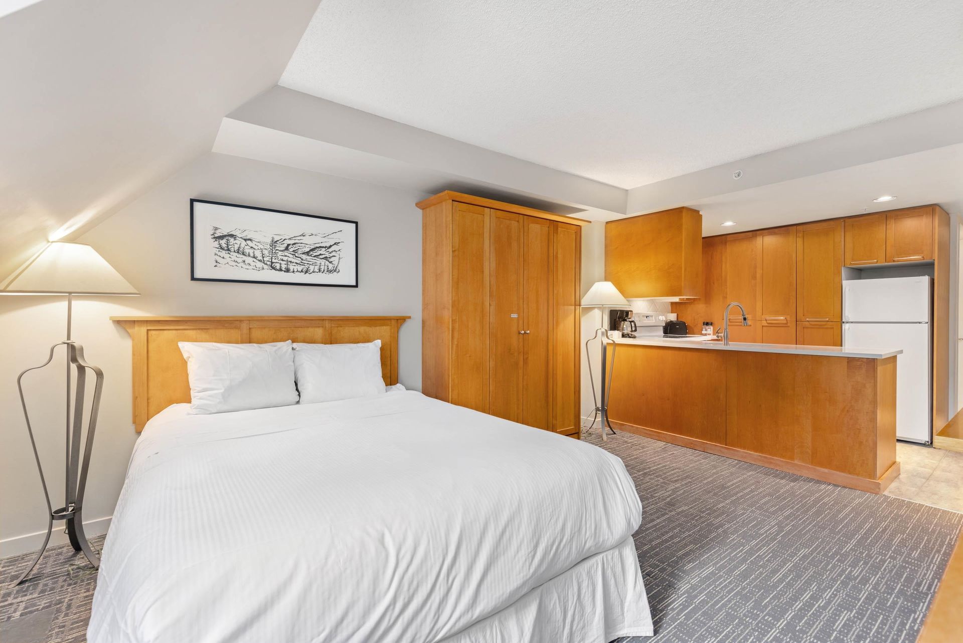 4295-blackcomb-way-whistler-village-whistler-02.jpg