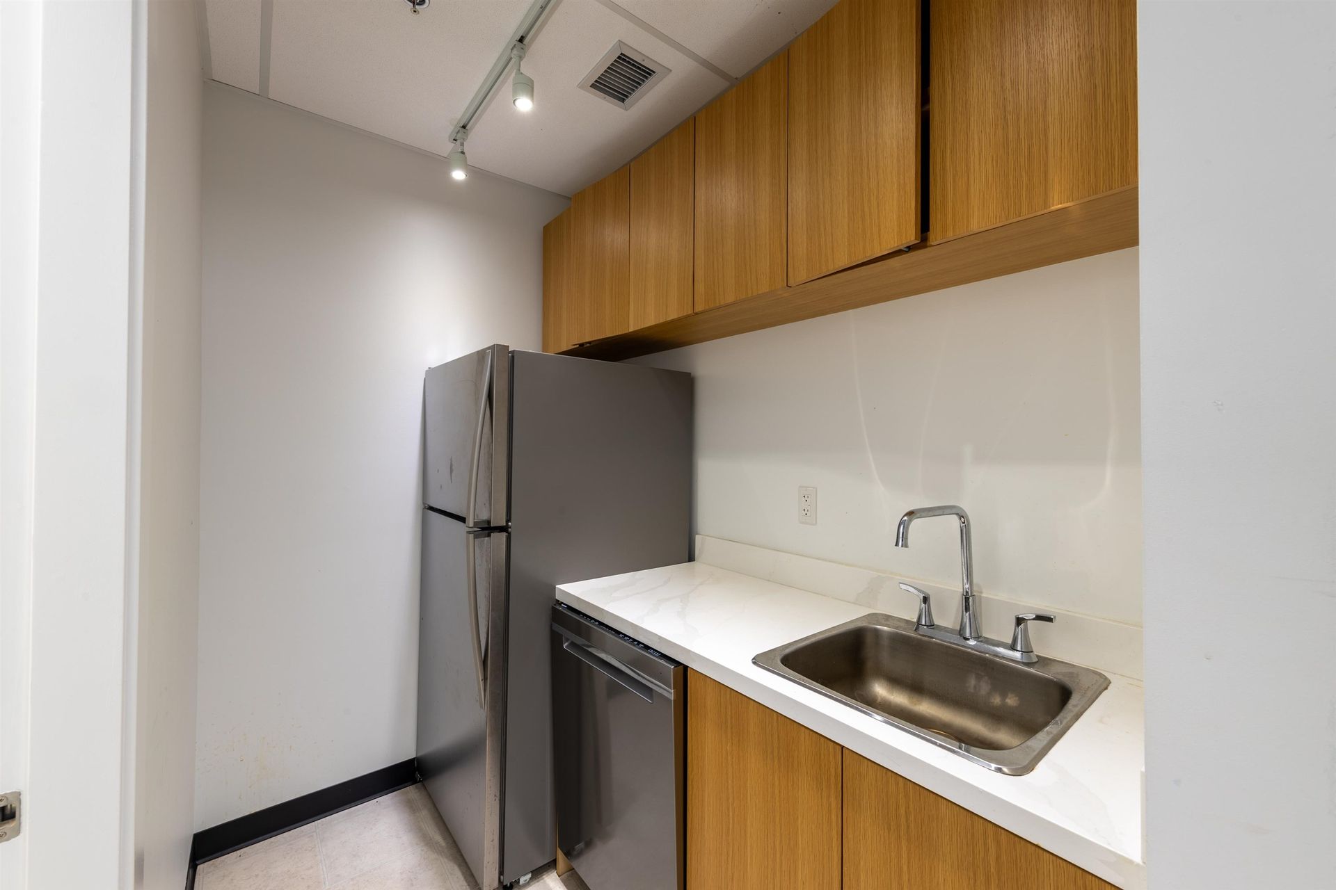 Photo 3 at 1015 - 8400 West Road, Bridgeport RI, Richmond Photo 3 at 1015 - 8400 West Road, Bridgeport RI, Richmond