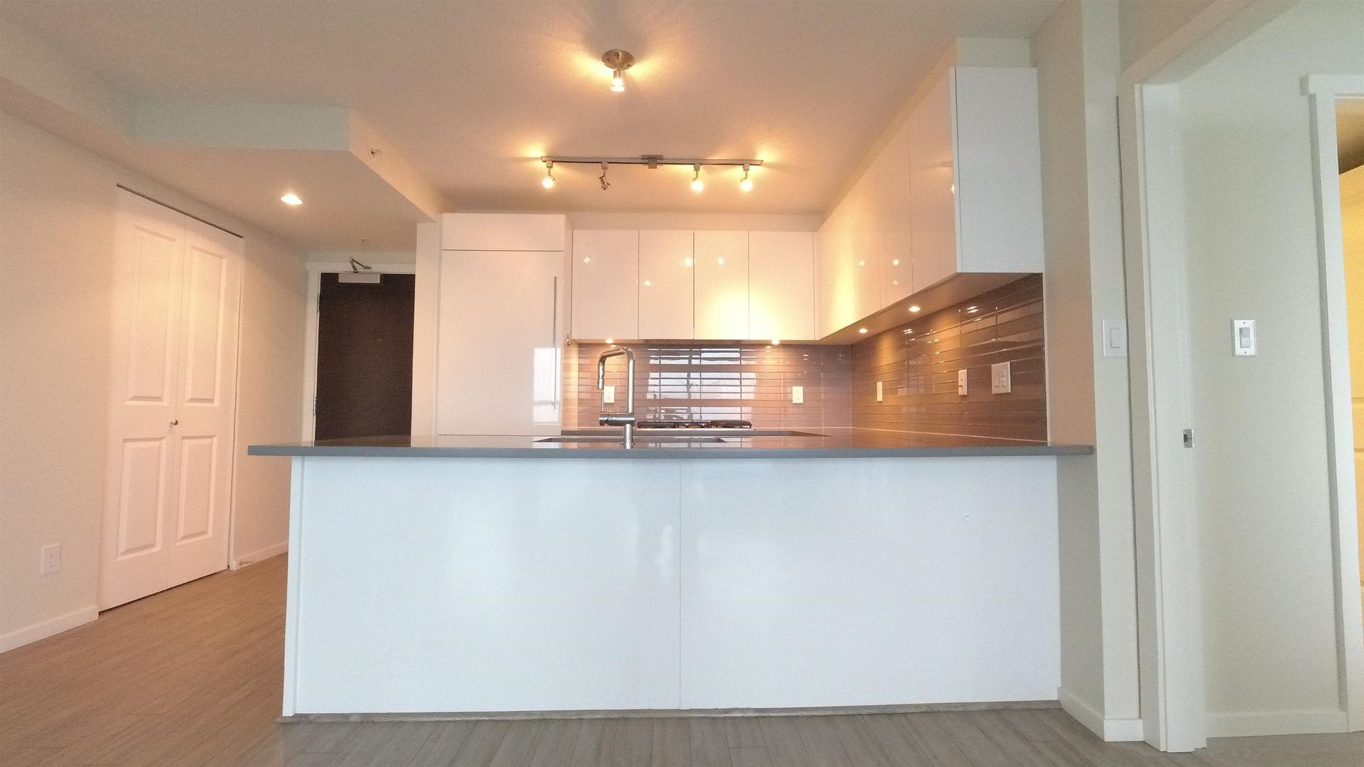 Photo 4 at 3509 - 6658 Dow Avenue, Metrotown, Burnaby South Photo 4 at 3509 - 6658 Dow Avenue, Metrotown, Burnaby South