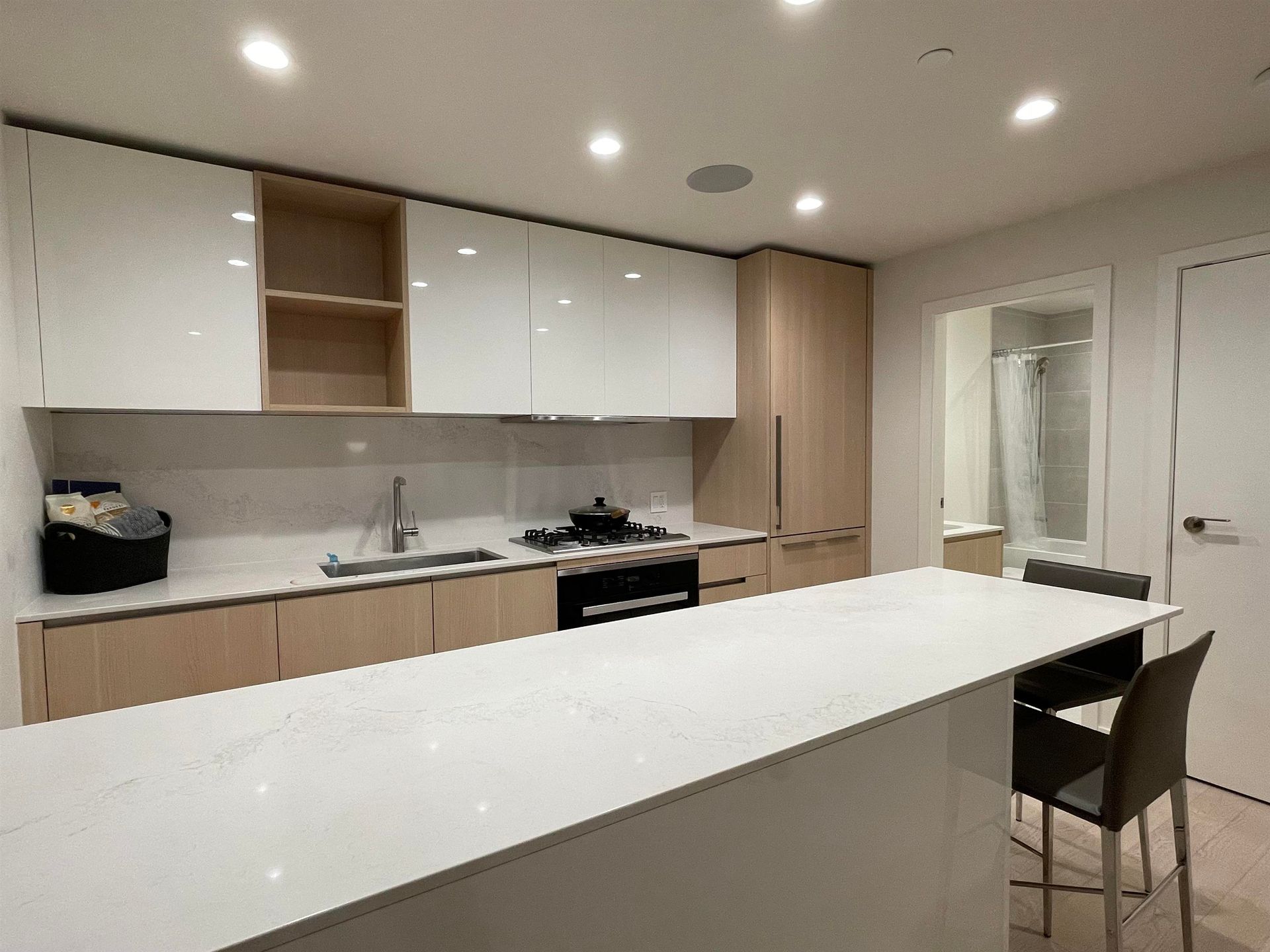 1009 - 6833 Pearson Way1