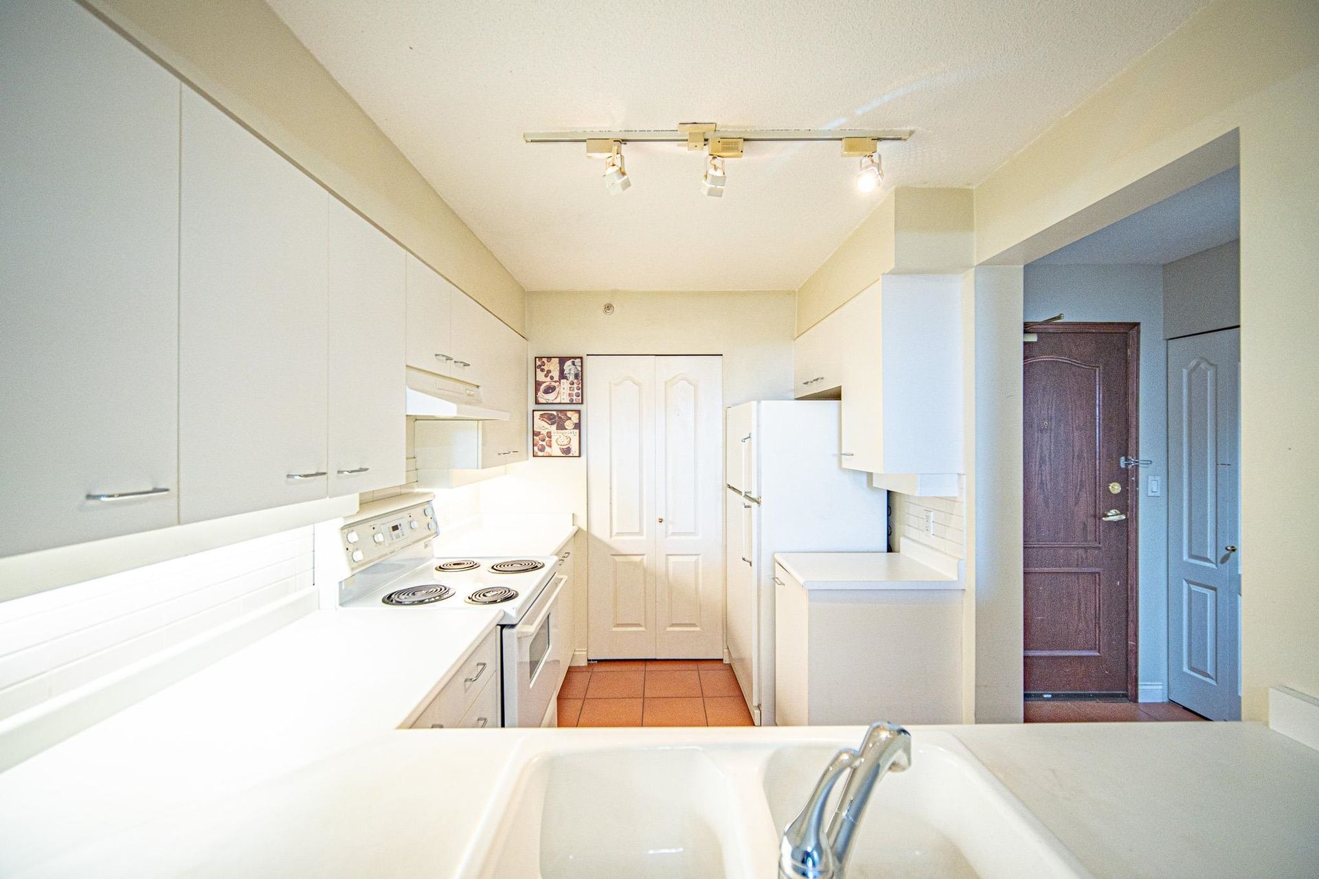 1201 - 7380 Elmbridge Way3