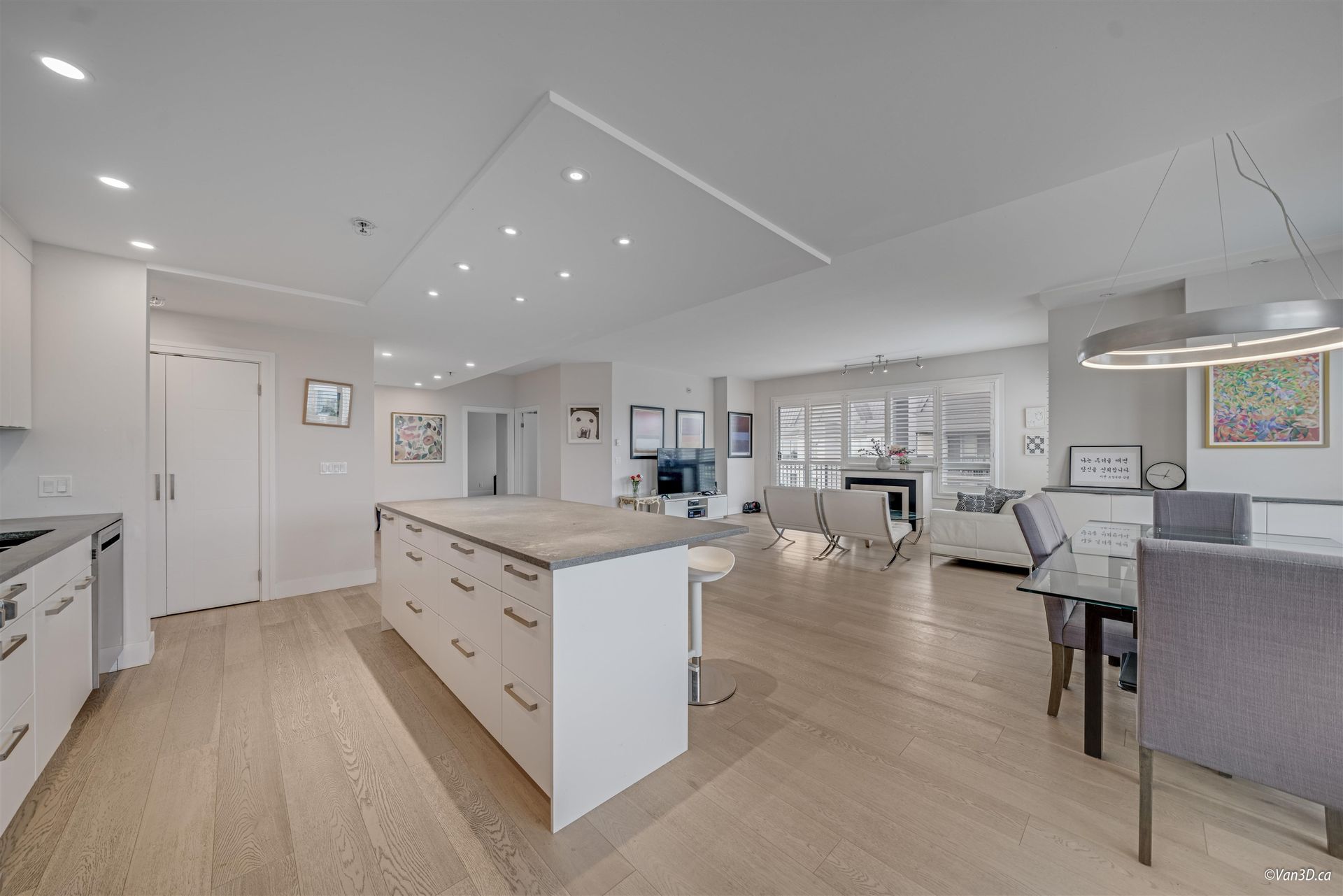 2102 - 555 Austin Avenue3