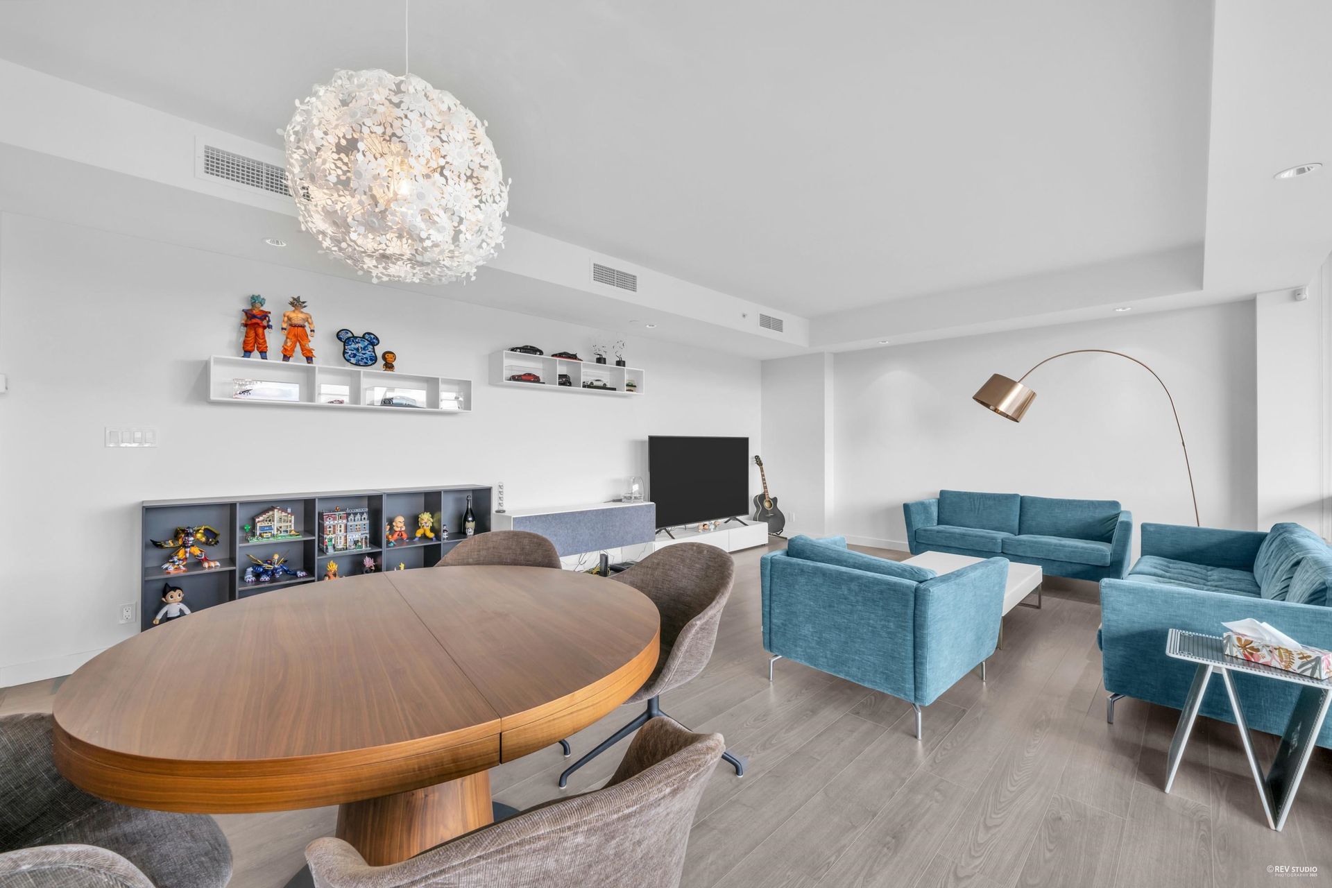 1302 - 6633 Pearson Way4