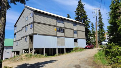 Photo 1 at 4 - 709 Castle Crag Crescent, Comox Valley