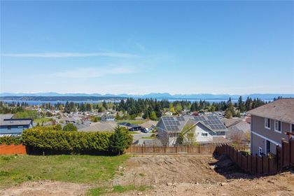 Photo 7 at 610 Mariner Drive, Willow Point, Campbell River