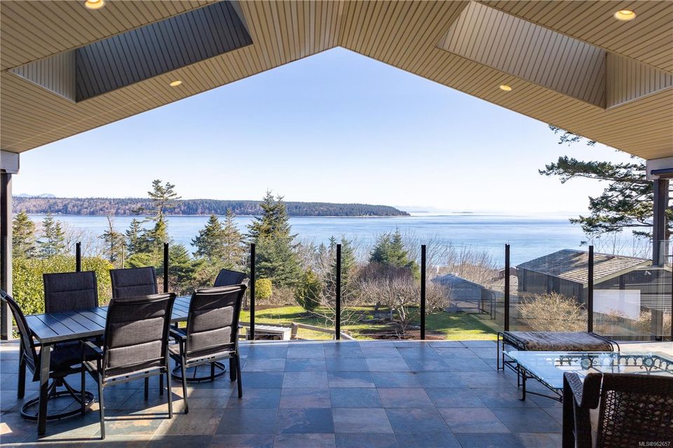 Photo 1 at 321 Carnegie Street, Campbell River Central, Campbell River