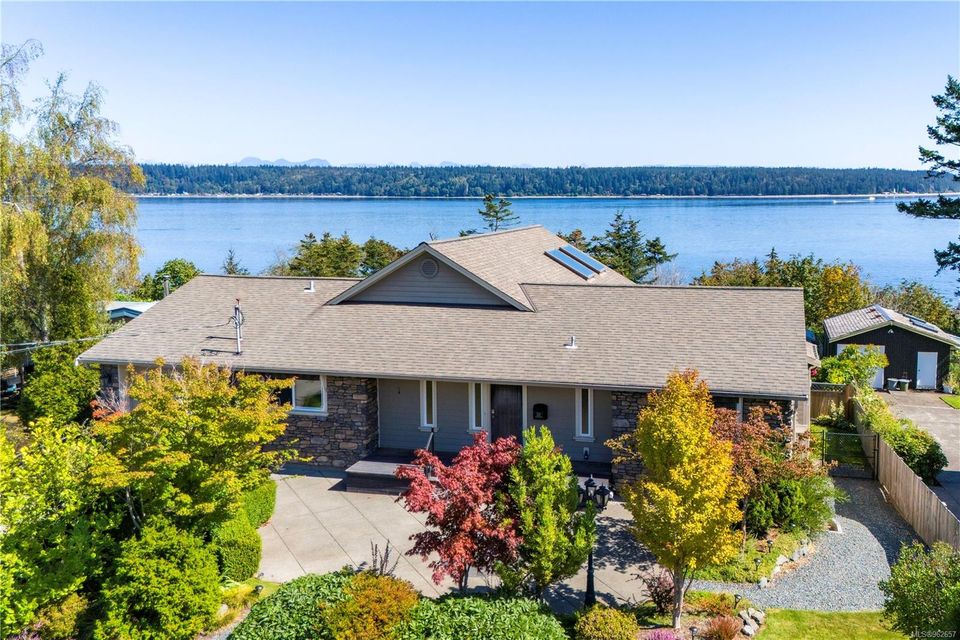 Photo 5 at 321 Carnegie Street, Campbell River Central, Campbell River