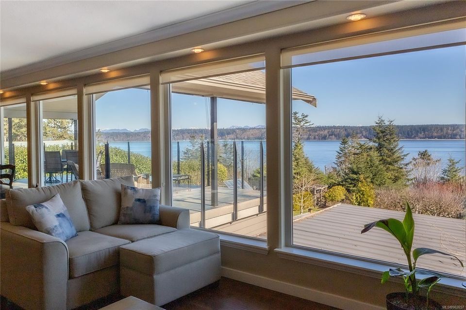 Photo 9 at 321 Carnegie Street, Campbell River Central, Campbell River