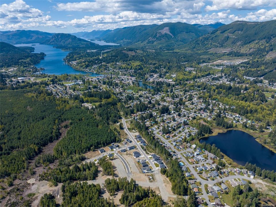 Photo 2 at 143 Maplewood Rise, Lake Cowichan, Duncan