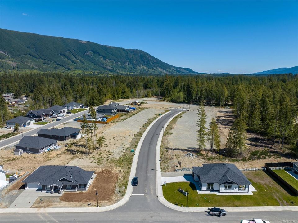Photo 3 at 143 Maplewood Rise, Lake Cowichan, Duncan