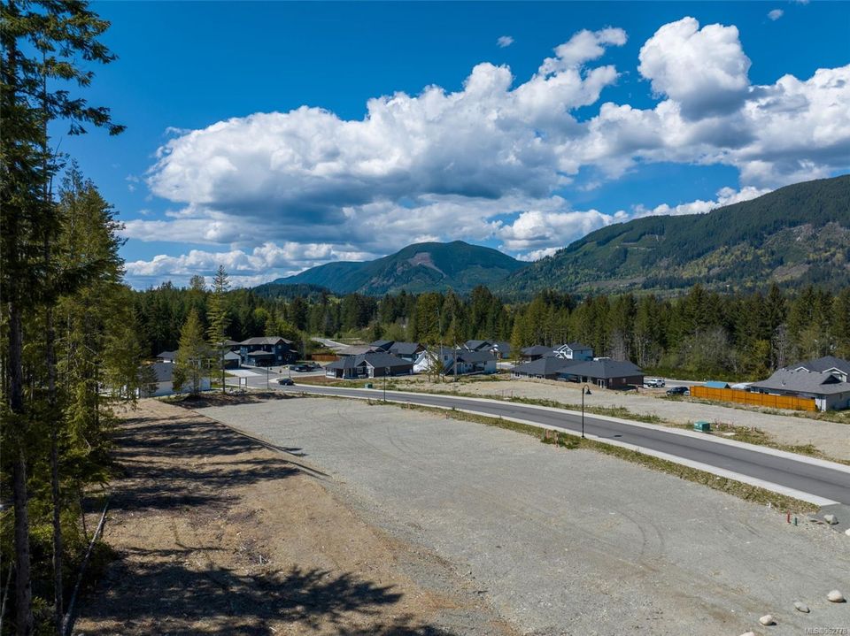 Photo 11 at 143 Maplewood Rise, Lake Cowichan, Duncan