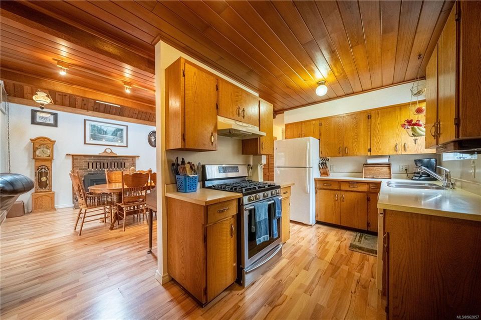 Photo 1 at 375 Neill Street, Tofino, Port Alberni