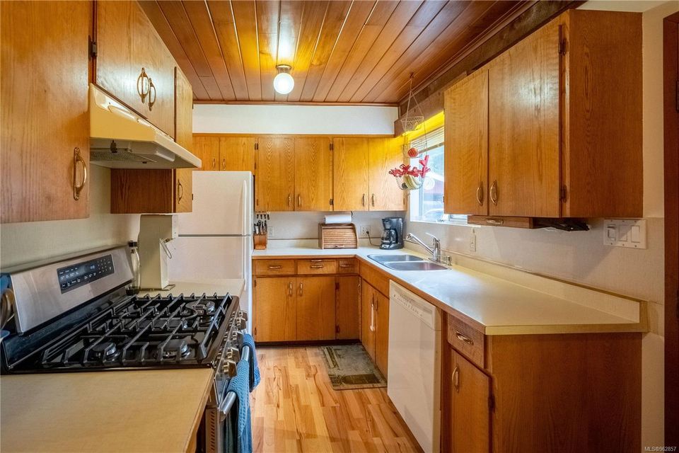 Photo 4 at 375 Neill Street, Tofino, Port Alberni