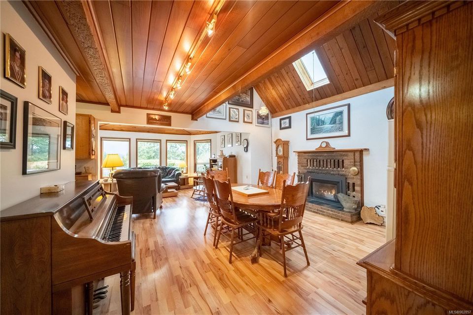 Photo 7 at 375 Neill Street, Tofino, Port Alberni