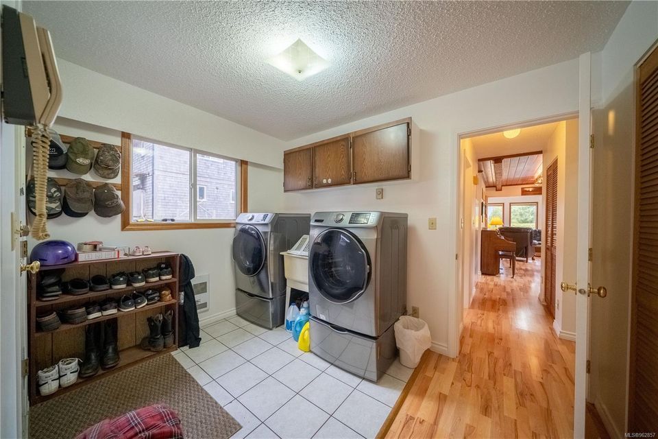 Photo 11 at 375 Neill Street, Tofino, Port Alberni