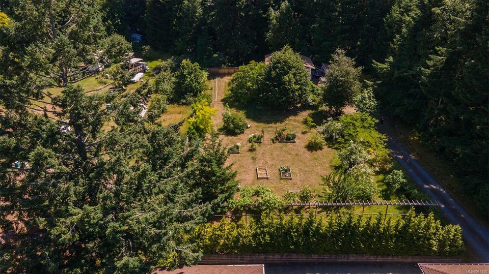 Photo 3 at 6084 Metral Drive, Pleasant Valley, Nanaimo