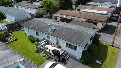 Photo 2 at 5 - 1536 Middle Road, Glentana, View Royal