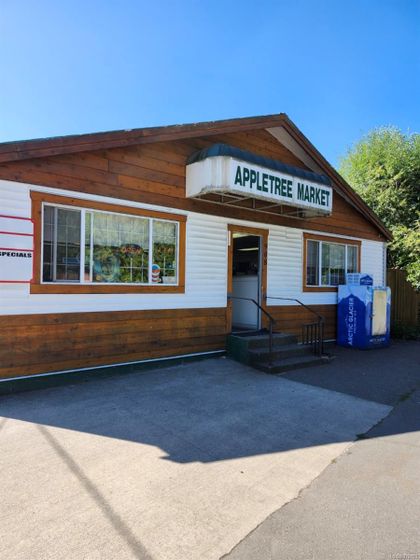 Photo 1 at 908 5th Street, Courtenay City, Comox Valley