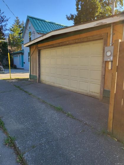 Photo 3 at 908 5th Street, Courtenay City, Comox Valley