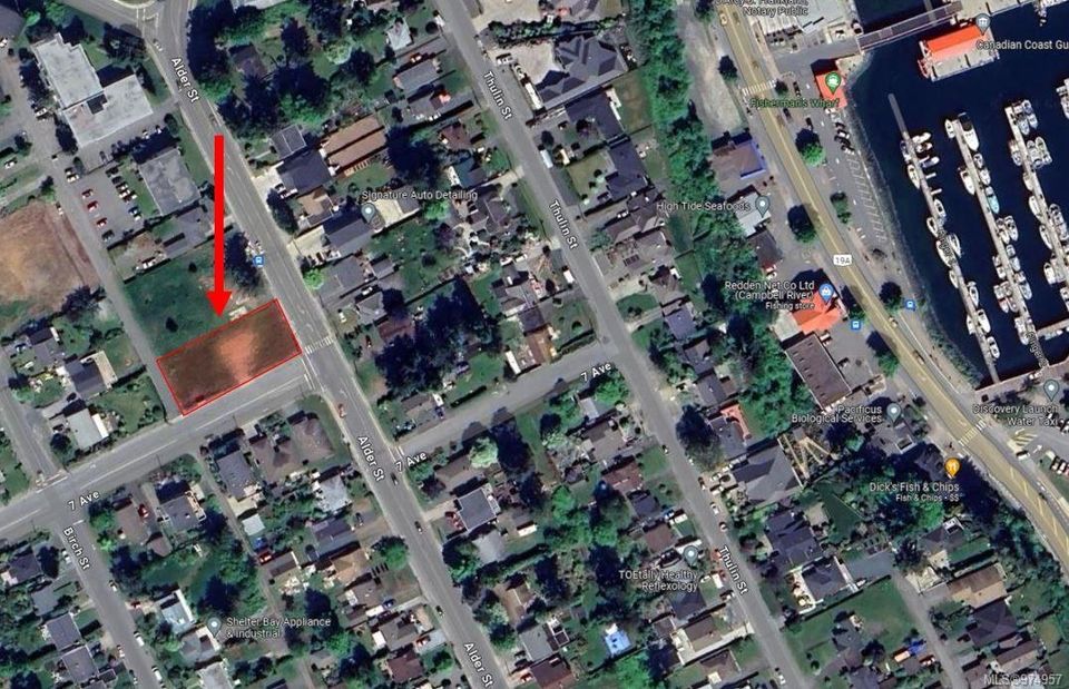 Photo 2 at 702 Alder Street, Campbell River Central, Campbell River