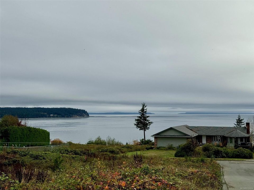Photo 1 at 1335 Galerno Road, Willow Point, Campbell River