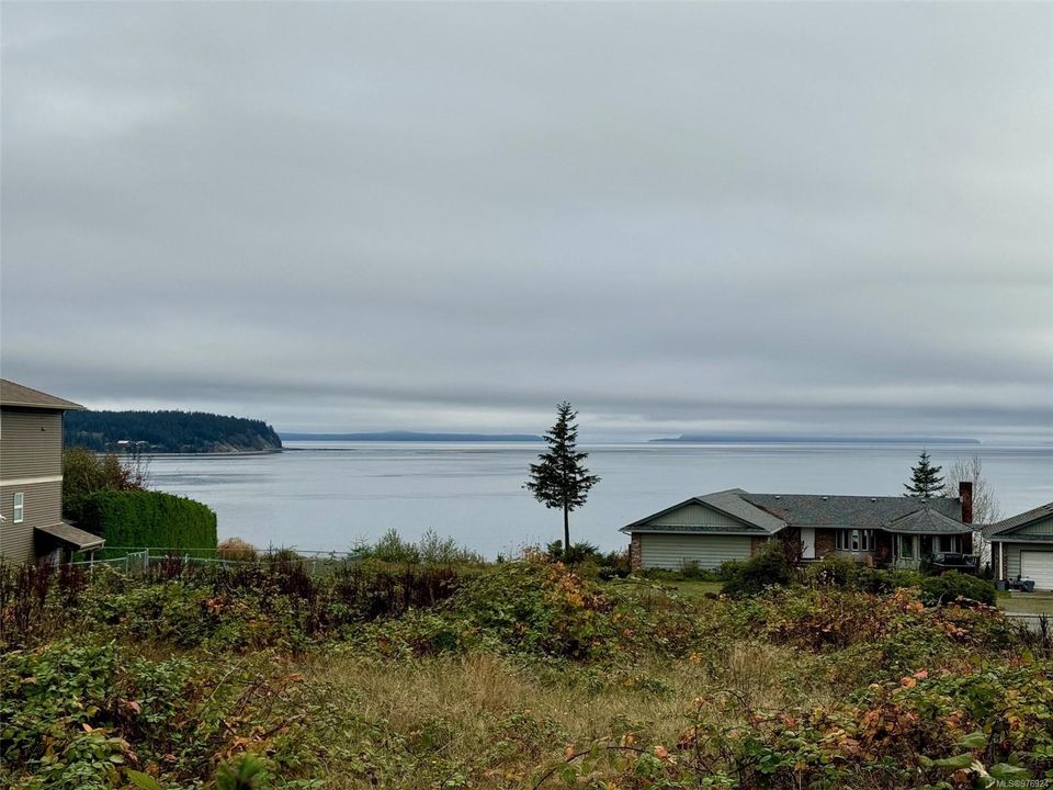Photo 4 at 1335 Galerno Road, Willow Point, Campbell River