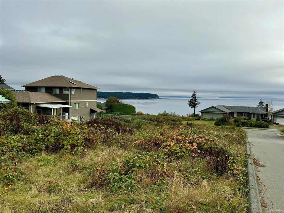 Photo 6 at 1335 Galerno Road, Willow Point, Campbell River